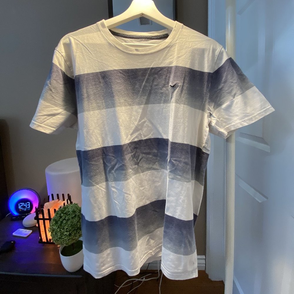 Hollister Tee